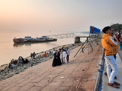 Tourist Place Diamond Harbour River Side